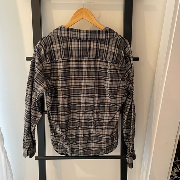 L.L. Bean Black/Gray Plaid Slightly Fitted Men’s Button-Down Shirt - Picture 4 of 6